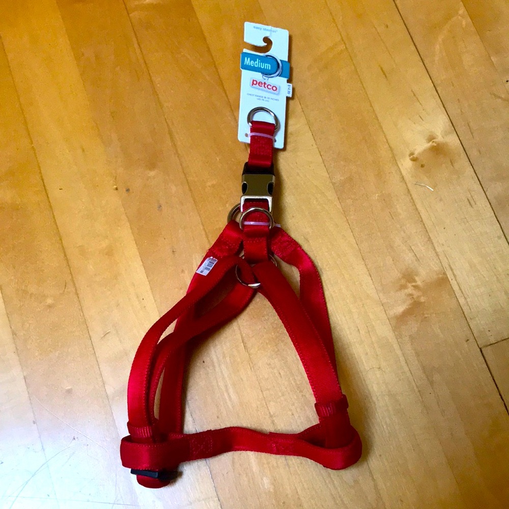 Dog Harness NWT.  Size L. Cheat range 18-30 inches.
